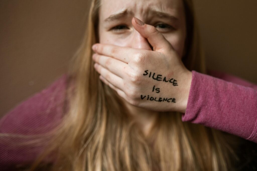 Powerful image highlighting the message 'Recognising Domestic Abuse' to raise awareness on social issues.
